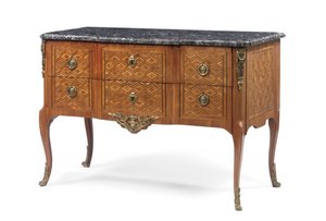 Späte Louis XV Kommode, drittes Viertel des 18. Jahrhunderts