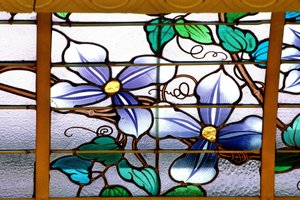 Nancy (Département 54), Jugendstil, „La verriere aux Clematites“ (1901) - Detail, Buntglas von Jacques Gruber (1870-1936), bei Credit Lyonnais, rue St Georges von Jacques Gruber