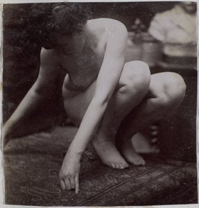 Studie eines weiblichen Aktmodells, von vorne gesehen, im Atelier von Jacques de Lalaing, Vorstudie für ein Element für einen Brunnen im Musée des Beaux-Arts, Doornik und für einen kreisförmigen Brunnen von Jacques Lalaing (attributed to)