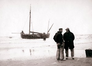 Männer am Ufer, Scheveningen, Niederlande, 1898 von James Batkin