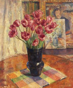 Tulpen in einer blauen Schale