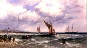 Fischerboote kommen an Land mit einem Zweimaster vor Anker dahinter