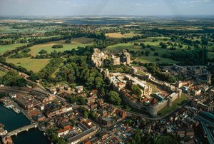 Generationen von Monarchen haben Windsor Castle erweitert. Windsor Castle, Windsor, Ber...