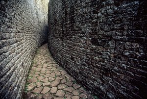 Die Ruinen von Groß-Simbabwe wurden zwischen 1250 n. Chr. erbaut