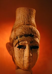 Diese ugaritische Skulpturporträtkopf, aber Geschlecht und Klasse bleiben unbekannt. Damaskus, Syrien