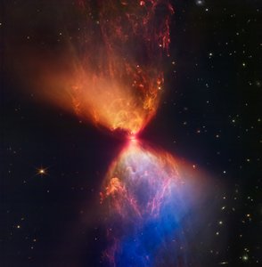 Webb fängt feurige Sanduhr ein, während neuer Stern entsteht von James Webb Space Telescope (NASA)