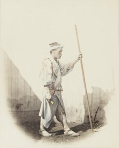 Japanischer Mann mit Glocke
