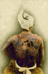Mann mit traditionellem japanischen Irezumi-Tattoo, um 1880