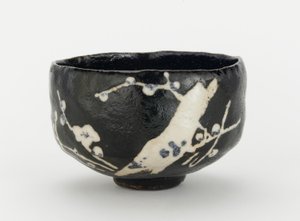 Teeschale mit Design eines blühenden Pflaumenbaums, Kyoto, Kyoto-fu, Edo-Periode