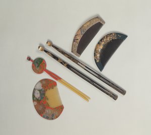 Zwei Sets von Haarnadeln und Kämmen, 18. oder 19. Jahrhundert, Edo-Periode (Lack)