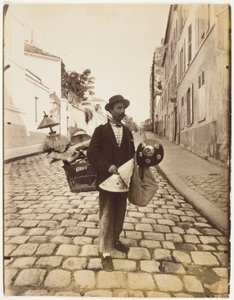 Lampenschirmhändler von Jean Eugène Auguste Atget