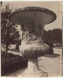 Versailles, Vase von Jean Eugène Auguste Atget