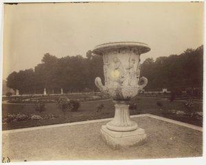 Versailles, Vase von Cornu von Jean Eugène Auguste Atget