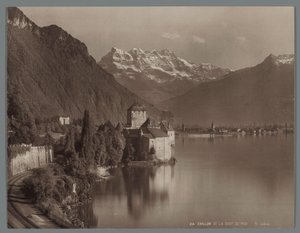Schloss Chillon am Genfersee, im Hintergrund die Dents du Midi