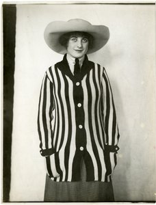 Blazer-Sweater & Filzhut, Forsythe, ca. 1905-18 von Jessie Tarbox Beals