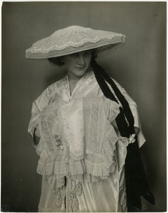 Jumble Bros?, Lingerie-Hut und Muff, ca. 1905-11