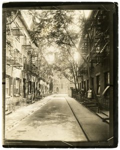 Patchin Place, abgehend von der 10th Street, New York, USA von Jessie Tarbox Beals