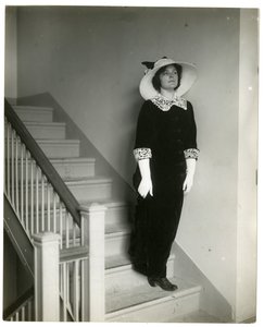 Richtige Art, die Treppe hinunterzugehen von Jessie Tarbox Beals