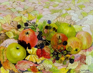 Äpfel und Brombeeren auf Herbstblättern