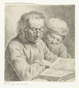 Mann und Junge lesen in einem Buch