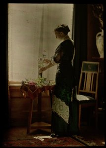 Frau am Fenster