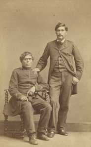 Wharepapa und Horomona Te Atua (Solomon der Gott) ca. 1863 (Albuminabzug) von John Beattie