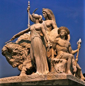 Amerika, Skulpturengruppe vom Albert Memorial