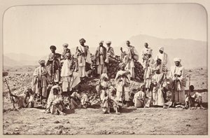 Afridi-Posten in der Nähe von Jumrood, Khyber und Rotass in der Ferne?, ca. 1879 von John Burke