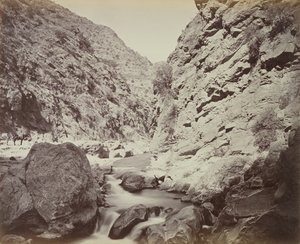 Scharfe Kurve in der Schlucht [unterhalb von Ali Masjid], ein sehr raues Stück, 1879 von John Burke