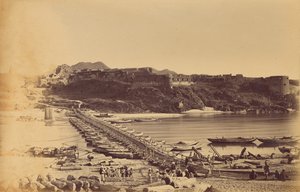 Die Brücke aus Booten und Festung, von Khairabad
