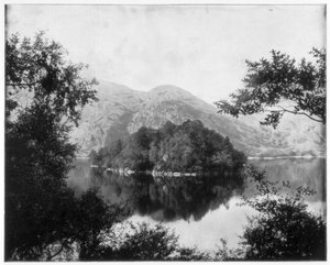 Ellens Insel, Loch Katrine, Schottland, spätes 19. Jahrhundert von John L. Stoddard