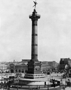 Bastille-Platz in Paris mit der Julisäule, erbaut 1834