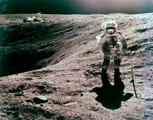 Astronaut Charles Duke an der Descartes-Landestelle, Apollo 16 Mission, April 1972