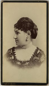 Mrs. William Astor (Sepia-Druck)