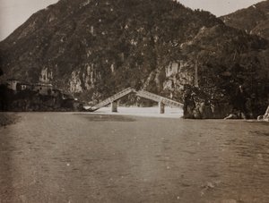 Album "Meine Weltkriegs-Erinnerungen Südwestfront (Kärnten, Italien, Südtirol) 31/03/1915-12/11/1918 - Josef Zohles Wien": Brücke wurde in Moggio vermint (s/w Foto)