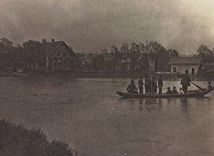 Album "Meine weltkriegs - Erinnerungen Südwestfront (Kärnten, Italien, Südtirol) 31/03/1915-12/11/1918 - Josef Zohles Wien": Boot auf der Drau von Josef Zohles