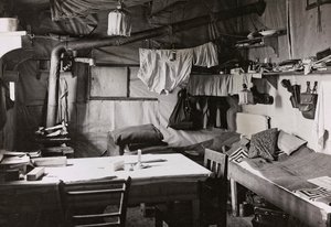Album "Meine Weltkriegs-Erinnerungen Südwestfront (Kärnten, Italien, Südtirol) 31/03/1915-12/11/1918 - Josef Zohles Wien": Offiziere in Unterkünften von Josef Zohles