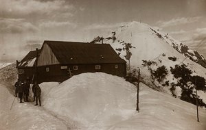 Album "Meine Weltkriegs-Erinnerungen Südwestfront (Kärnten, Italien, Südtirol) 31/03/1915-12/11/1918 - Josef Zohles Wien": Militärbaracke von Josef Zohles