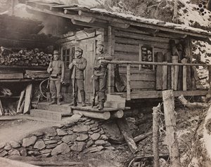 Album "Meine Weltkriegs-Erinnerungen Südwestfront (Kärnten, Italien, Südtirol) 31.03.1915-12.11.1918 - Josef Zohles Wien": Offiziersunterkünfte (s/w Foto) von Josef Zohles