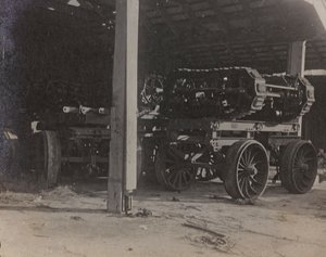 Album "Meine Weltkriegs-Erinnerungen Südwestfront (Kärnten, Italien, Südtirol) 31.03.1915-12.11.1918 - Josef Zohles Wien": Garage in Tolmezzo (s/w Foto) von Josef Zohles