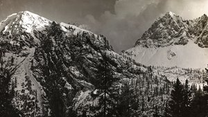Album "Meine Weltkriegs-Erinnerungen Südwestfront (Kärnten, Italien, Südtirol) 31.03.1915-12.11.1918 - Josef Zohles Wien": Kriegsgebiet in den Alpen (s/w Foto) von Josef Zohles