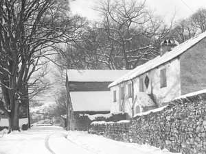 Eine dicke Schneedecke bei Nab Cottage