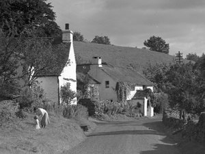 Lyth Valley Straße nach Süden mit Cottages in Winster
