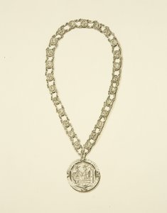 Abzeichen der Stadtmusikanten (Amtskette bei Prozessionen der Stadtverwaltung) von Joseph Manning