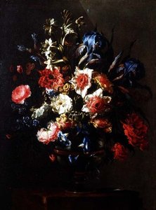 Schwertlilien, Pfingstrosen, Winden und andere Blumen in einer Urne auf einem Sockel