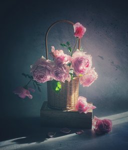 Korb mit Rosa Rosen