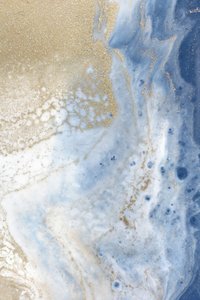 Wirbelnde Blau- und Goldmuster ähneln einer kosmischen Landschaft