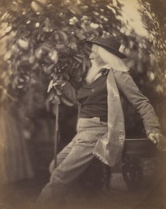 Charles Hay Cameron, Esq., in seinem Garten in Freshwater, 1865-67 von Julia Margaret Cameron
