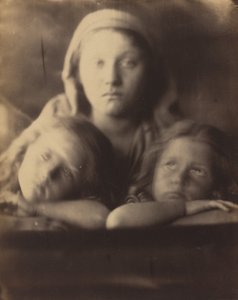 Mary Hillier und zwei Kinder