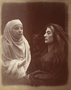 Die kleine Novizin und Königin Guinevere im Heiligen Haus von Almsbury von Julia Margaret Cameron